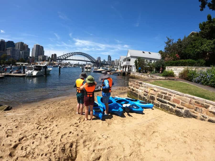 Sydney: Sunset Kayak - Opera & Harbour Bridge Tour (5p. max) - A guide who sets the tone
