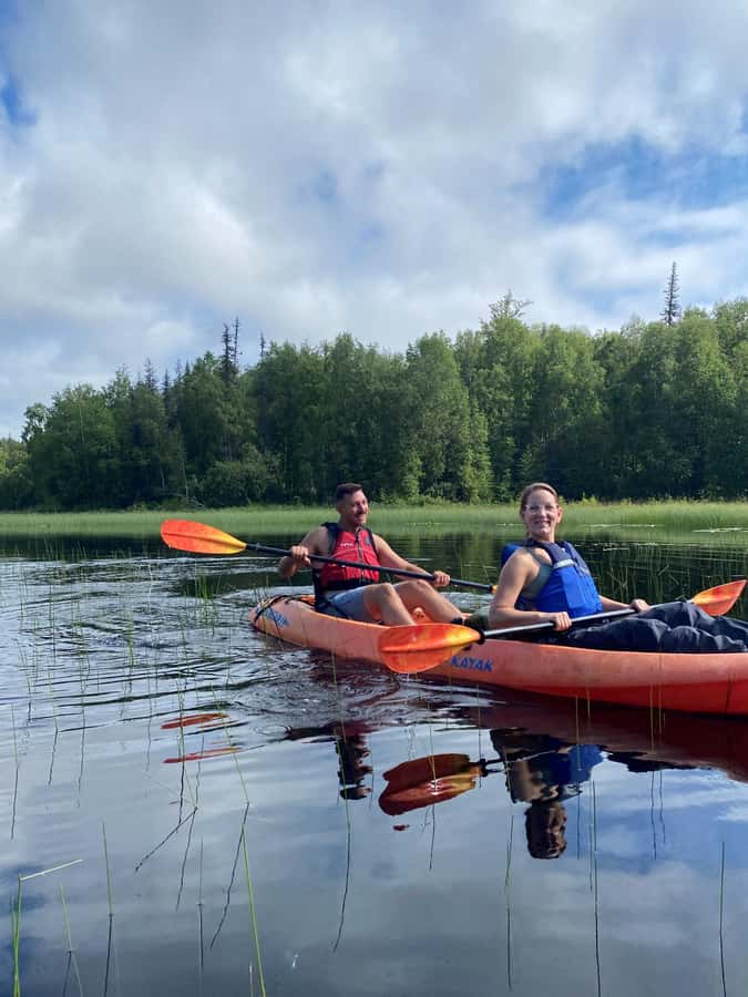 Talkeetna Lakes Park: Sit-On-Top Kayak Tour - Choosing a single or tandem sit-on-top kayak
