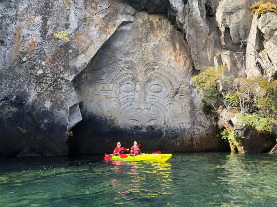 Taupo: Maori Rock Carvings Kayaking Tour - Meeting the group and getting ready