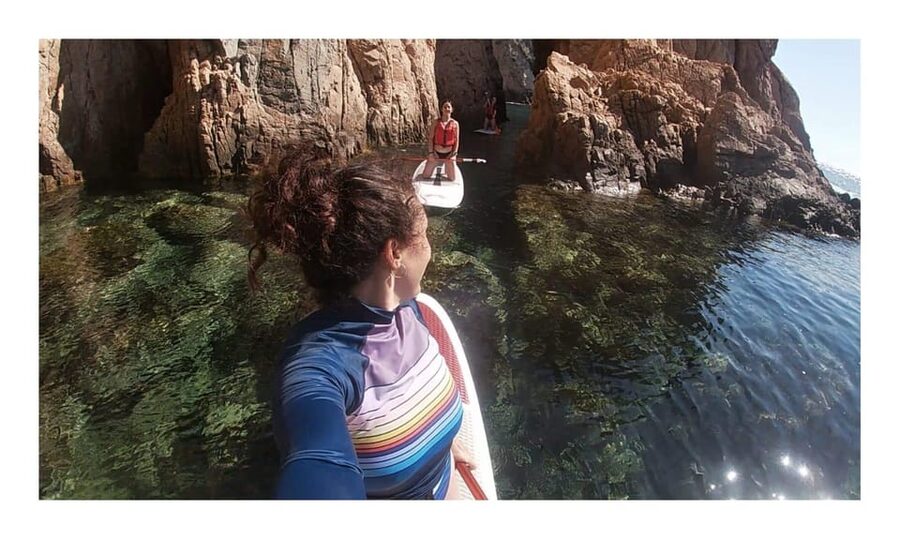 Tossa de Mar: Guided Route in Paddle Surfing&Coves and Caves - Languages, timing, and useful preparation