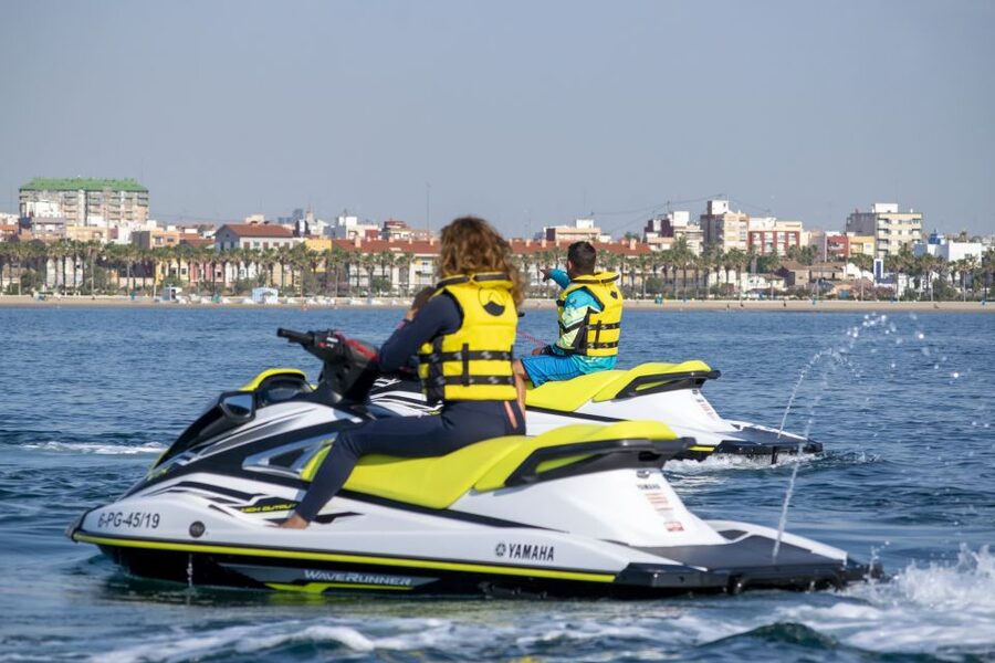 Valencia: Jet Ski Tour + Paddle Surf + Photos + Free drink - Riding across Valencia Bay