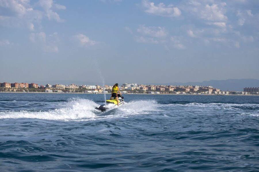 Valencia: Jet Ski Tour + Paddle Surf + Photos + Free drink - Who will enjoy this most