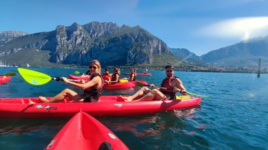 Valmadrera LC: Lake Como Kayak Rental with Aperitif - Two hours on the water