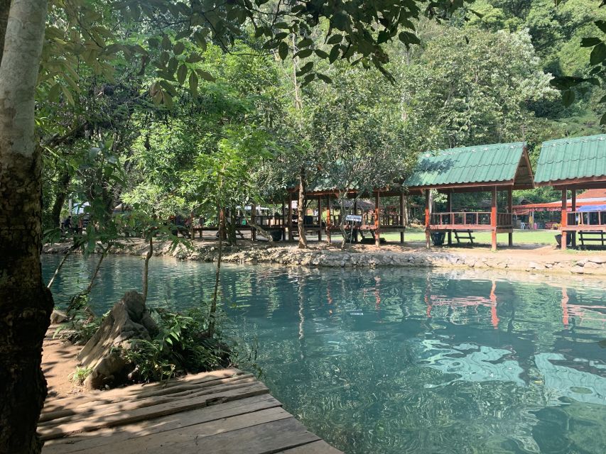 Vang Vieng: Kayaking & Cave Tubing with Zip Line/Blue Lagoon - Picnic lunch beside Phar None Cliff