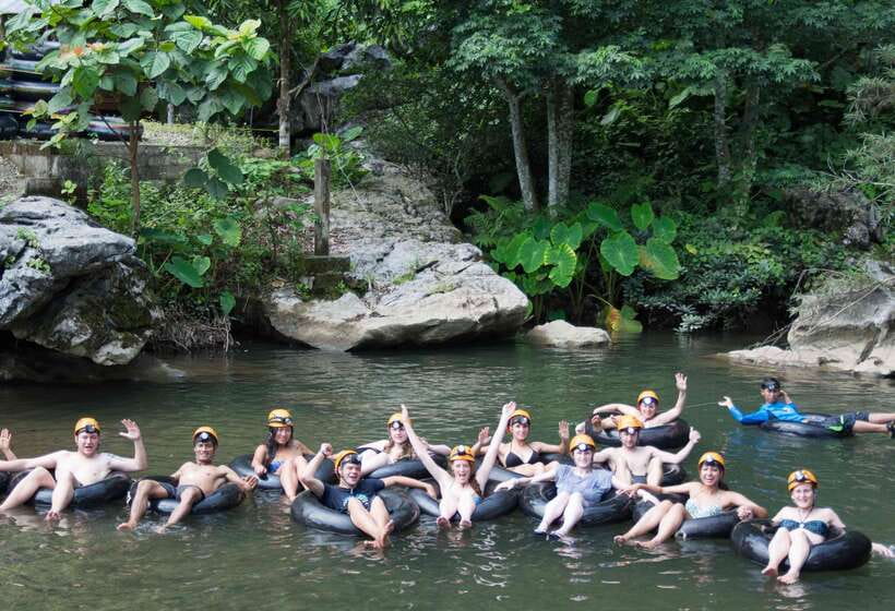 Vang Vieng: Nam Song River Kayak Tour - The riverside break