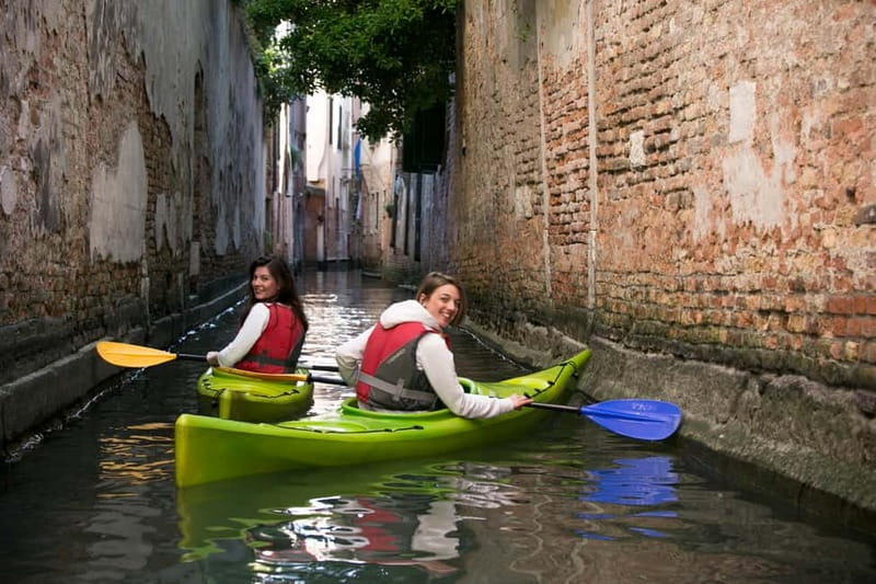 Venice: Guided Canal Kayak Tour at Day, Night, or Sunset - Key points at a glance