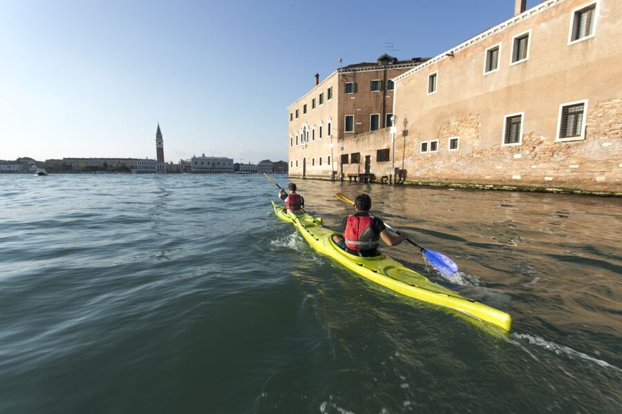 Venice: Guided Canal Kayak Tour at Day, Night, or Sunset - Choosing day, sunset, or night