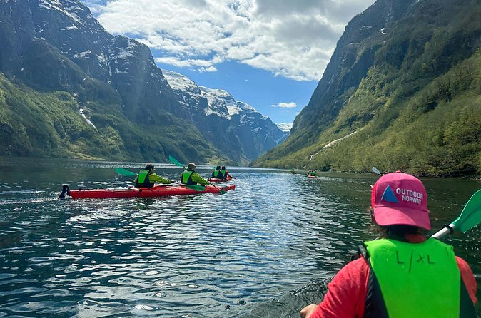 Vossevangen: Nærøyfjord Full-Day Guided Kayaking Trip - A full day does not mean constant paddling